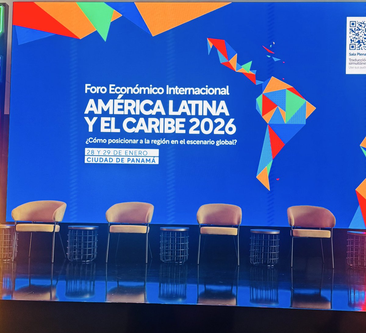 Invitada por <a href="/ParlAmericas/">ParlAmericas</a> y la @caf estoy participando en el Foro económico internacional para America Latina y el Caribe en Panamá. 

Con el Foro de parlamentarios digitales trabajamos la cooperación y coordinación del tratamiento de la IA en nuestras vidas. Regulación si o no?