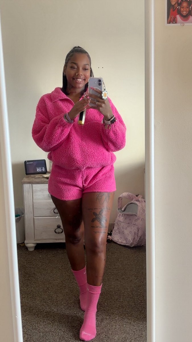 CallHer_TommyP's tweet photo. On Wednesdayโs We Wear Pink & We ZOOM ๐ฉท๐
#socialworkstudent #BSWLoading #MSWLoading #LSWLoading #LISWOnTheWayyyyyy https://t.co/s3PlkQDxhH