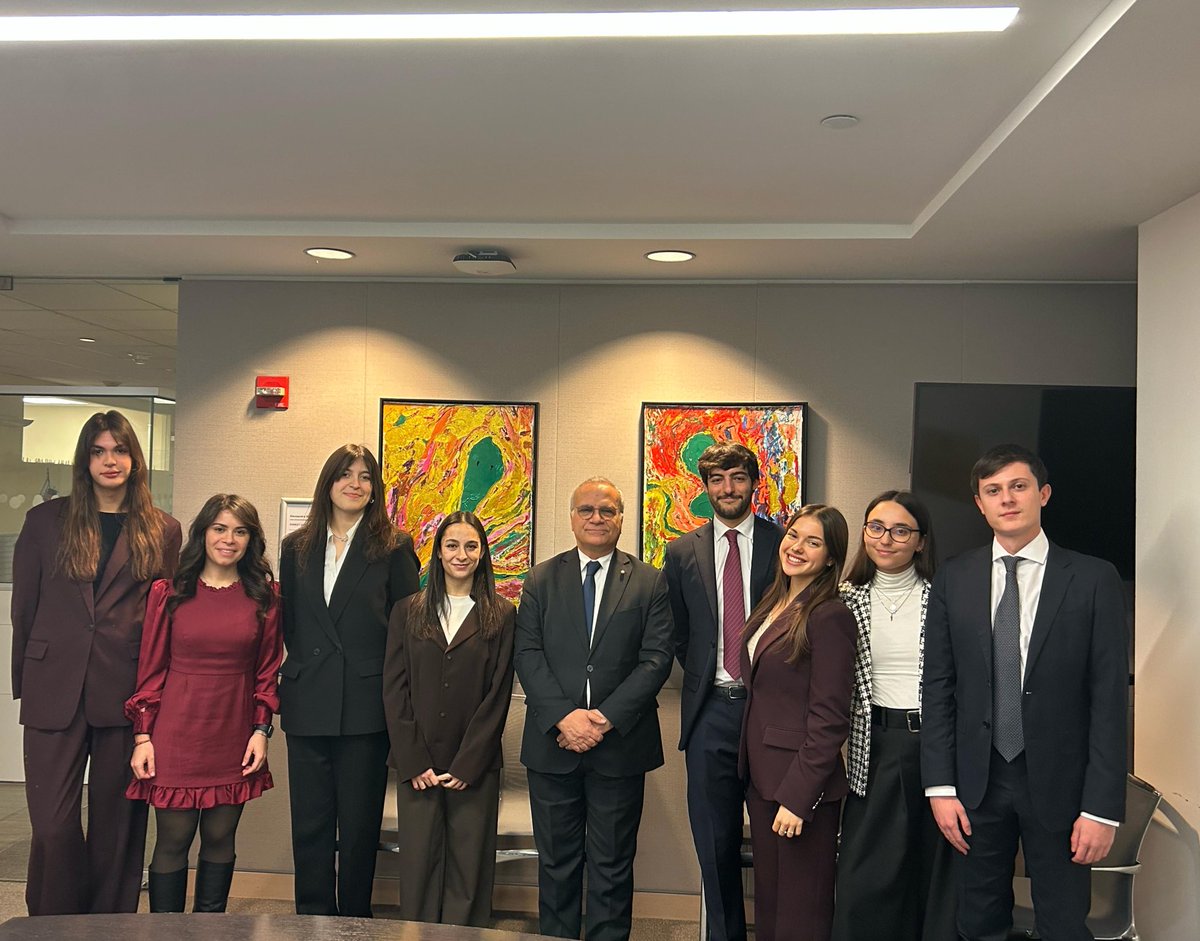 ItalyUN_NY's tweet photo. Tra i primi impegni ufficiali dall’inizio del suo mandato a New York, l’Ambasciatore 🇮🇹 @margiodi ha voluto incontrare i tirocinanti del programma #MAECI #MIUR #CRUI, appena arrivati e che continueranno ad offrire un prezioso contributo alle attività della Rappresentanza.

Il futuro del multilateralismo e' giovane!

Scopri il nuovo bando del programma di tirocini, aperto fino al 3 febbraio👉 https://t.co/nTXNcmgKow