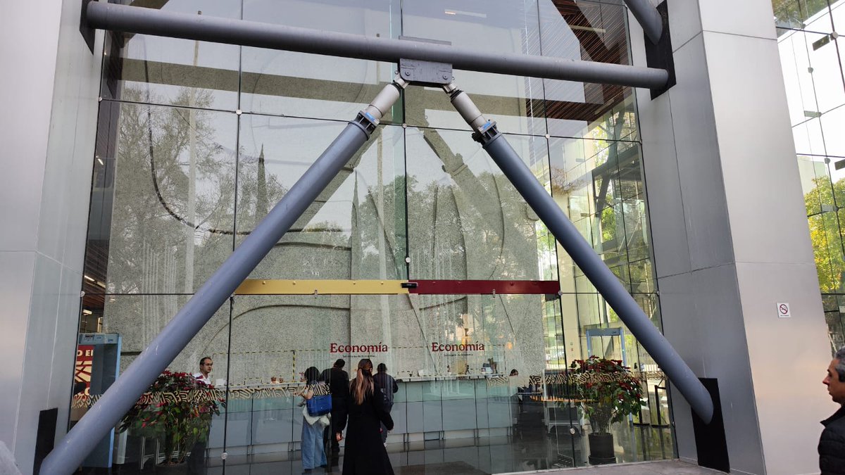 CETEC_AC's tweet photo. Con apoyo de nuestra gobernadora @TereJimenezE y la SEDECyT, empresarios del sector textil confección y otros giros productivos tuvieron reunión de trabajo en la SE en la CDMX para atender problemas que afectan la planta productiva y la generación empleos.
Unidos por Ags. https://t.co/JFrMB9OI3d