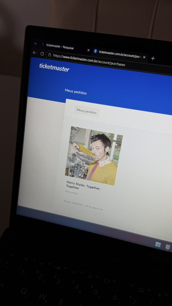 fineviline tweet media