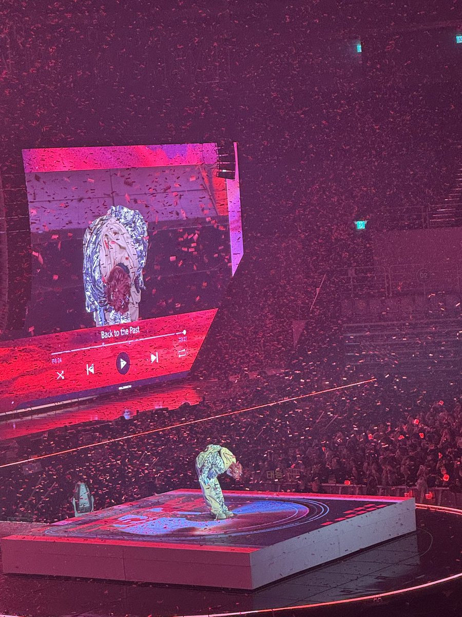 รีแคปคอน #TY_TRACK_REMASTERED สองรอบแรกที่เกาหลี ถ้าเทียบกับคอนที่แล้วนี่รู้สึกว่าคอนนี้มีไวบ์ของความโตขึ้น น้องแทยงแข็งแรงมากขึ้น เซ็ตลิสมีความลื่นไหลแบบไม่มีเดดแอร์เลย เพลงใหม่ดีมาก พอมาเจอกับเพิร์ฟที่มีพลังประกอบกับเวทีที่มีลูกเล่นและแบคกราวสวยๆด้านหลังก็ยิ่งส่งเสริมกัน