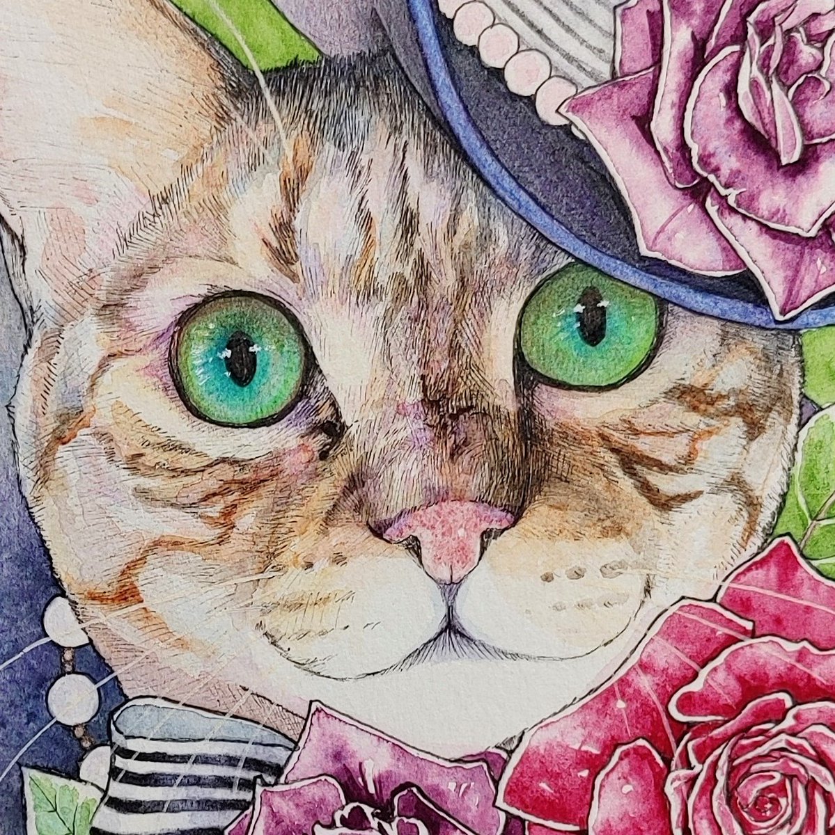 木々や建物の隙間に差し込む光の中に猫がいた。 「見つけてくれたの