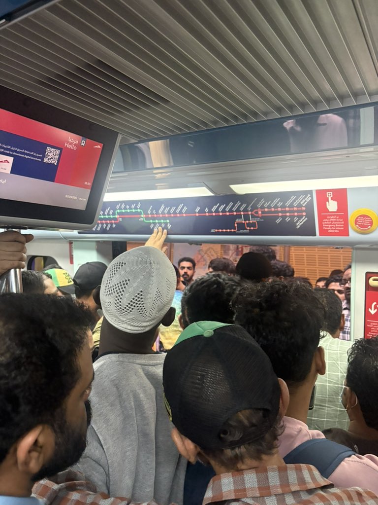 pankajag7's tweet photo. No this is not mumbai local. It is the exhibitors trying to get back to their hotels after gulf food.  Being pushed like cattle this is the height of mismanagement of crowd and transport options. 
Even the path to the metro can not be handled. Why to organise if you can’t handle the crowd. Bye bye Dubai. #gulffood #dubaiexpo #dubai @expocitydubai #gulffood @Gulfood