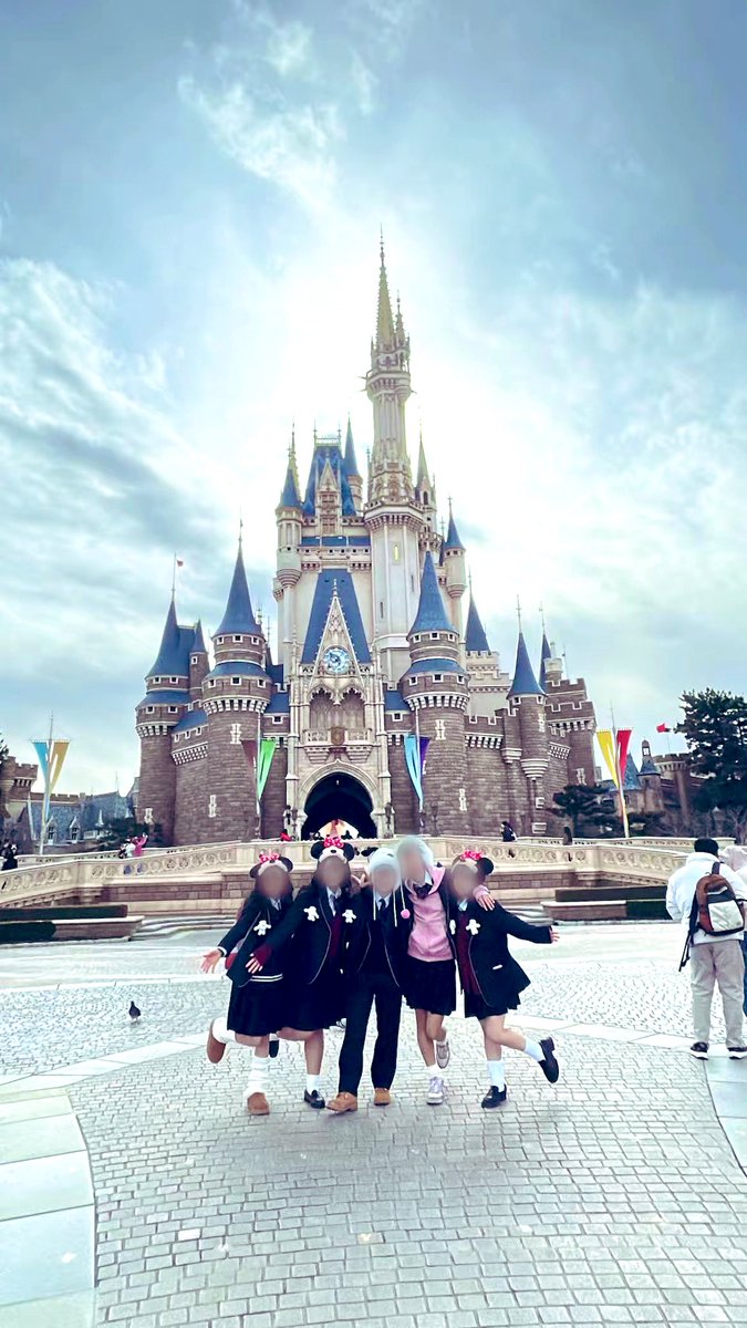 先週は修学旅行があって初めてのディズニー‼️
めっちゃ寒かったけど楽しかった
またいきたいなー
ちなみにののすけはピンクの服の人🩷