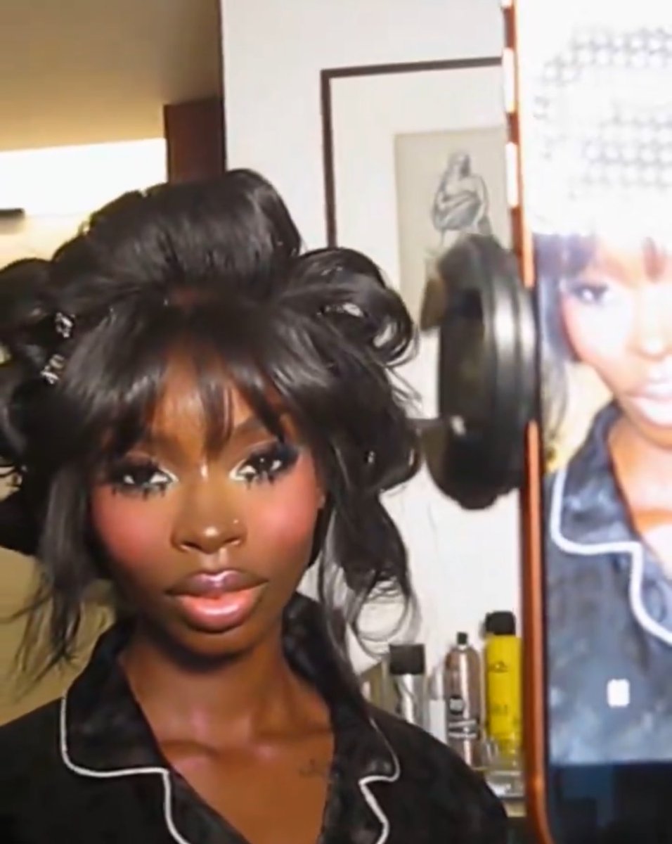 A LITERAL DOLL 

OLANDRIA FOR VALENTINO HAUTE COUTURE
#OlandriaxValentino
#ValentinoHauteCouture #ValentinoSpeculaMundi