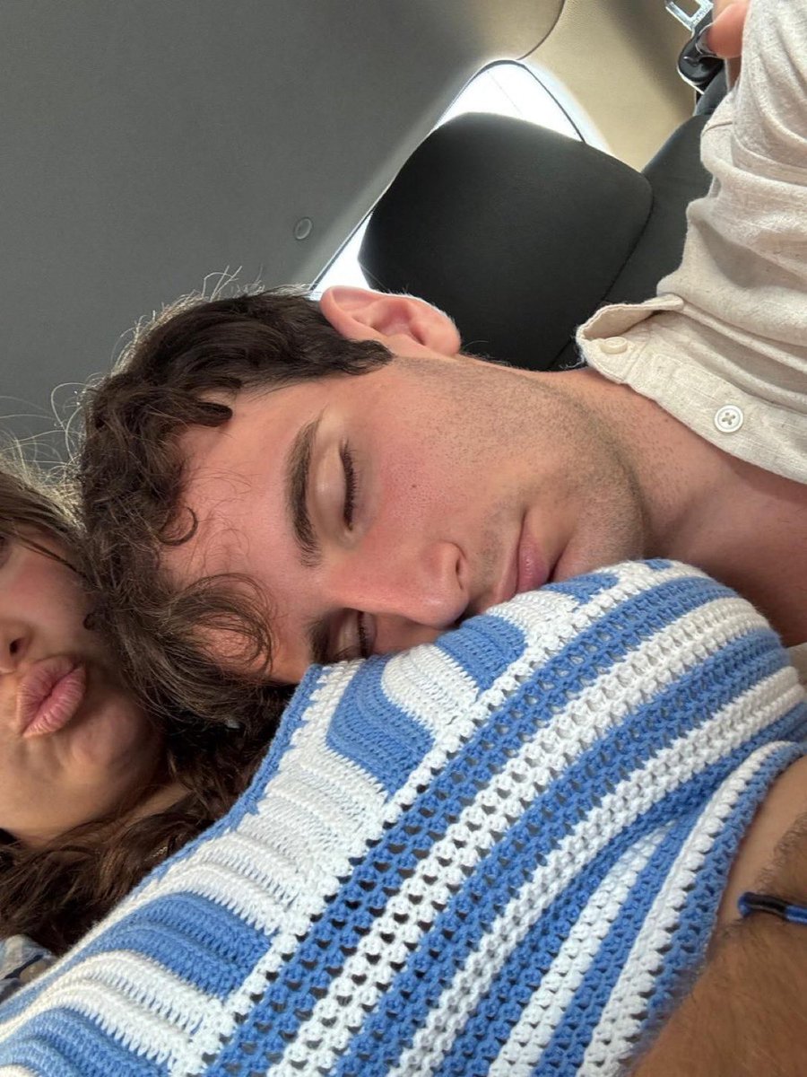 Love Day tweet media