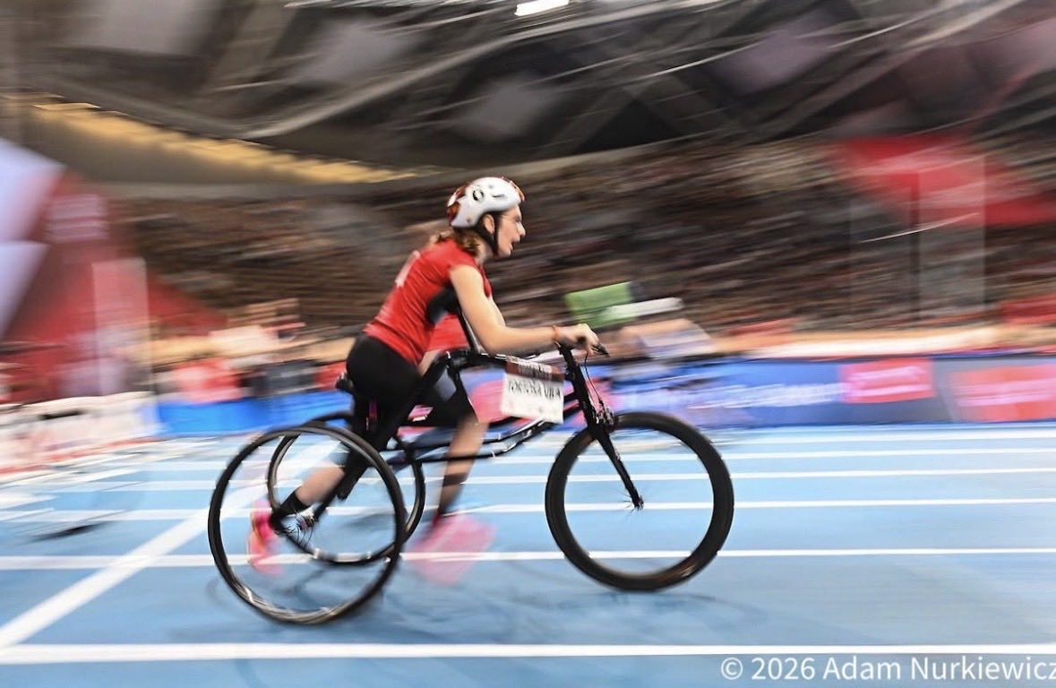 _FEDPC_'s tweet photo. 🤩 Nuestra deportista JUDITH TORTOSA nos sigue dando muchíííísimas ALEGRÍAS 

🥈La española logró un espectacular segundo puesto en el Atlas Arena de Lodz, en Polonia.

🥇Magdalena Andruszkiewicz 🇵🇱
🥈JUDITH TORTOSA 🇪🇸
🥉Zofia Kalucka 🇵🇱

😎 ¡Enhorabuena! ¡A por más! 

#TeamEsp🇪🇸 https://t.co/2qTziHK1iO
