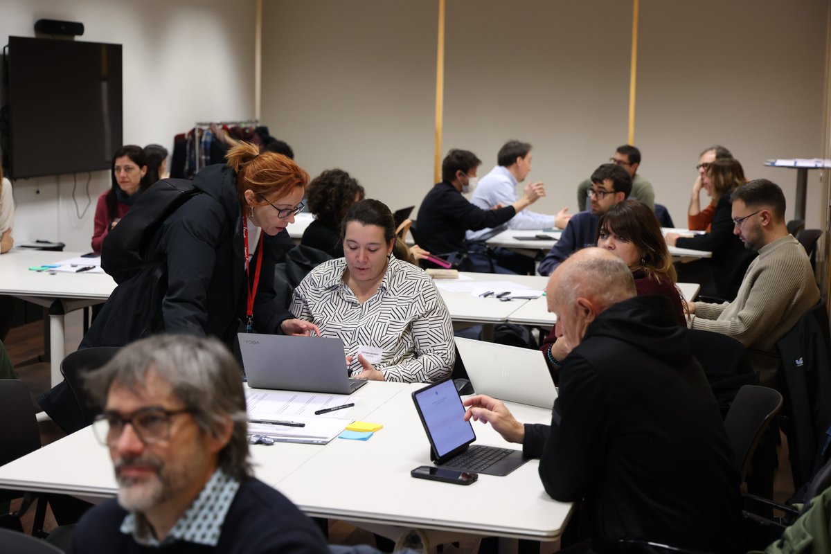 Clúster MAV tweet media