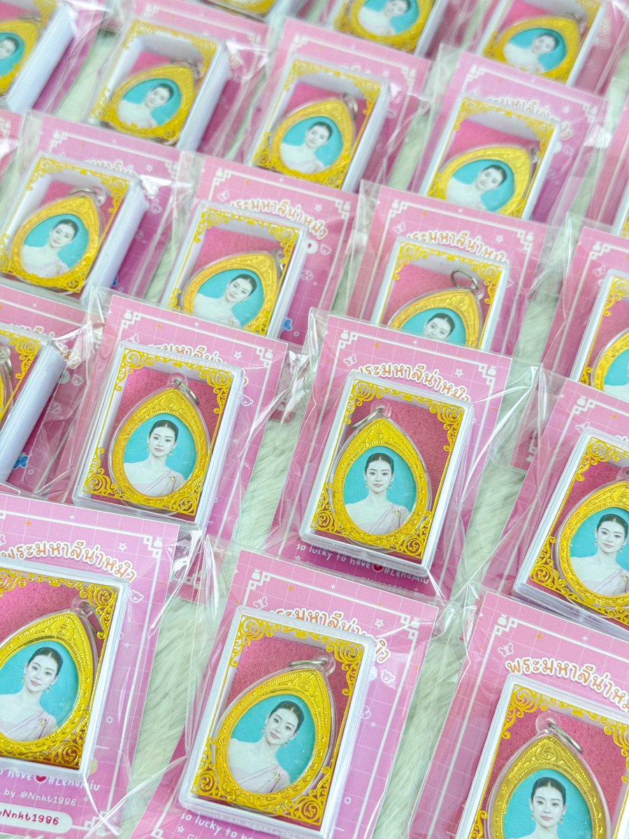 Nnkt1986's tweet photo. รีวิวพระเครื่องลีน่าหมิวด้านนึง จากร้านพิเตฟนะคะ @stephandstuffs ร้านน่ารักมาก พอเห็นรูปว่าเป็นลีน่าหมิว ก็คือจัดให้ทุกอย่าง สีชมพูหวานถูกใจมากๆๆๆๆเลยค่า 😍🥰✨🫶🏻
#รีวิวบอษัทพิเตฟ #stephandstuffs https://t.co/bpBgy8aMKl