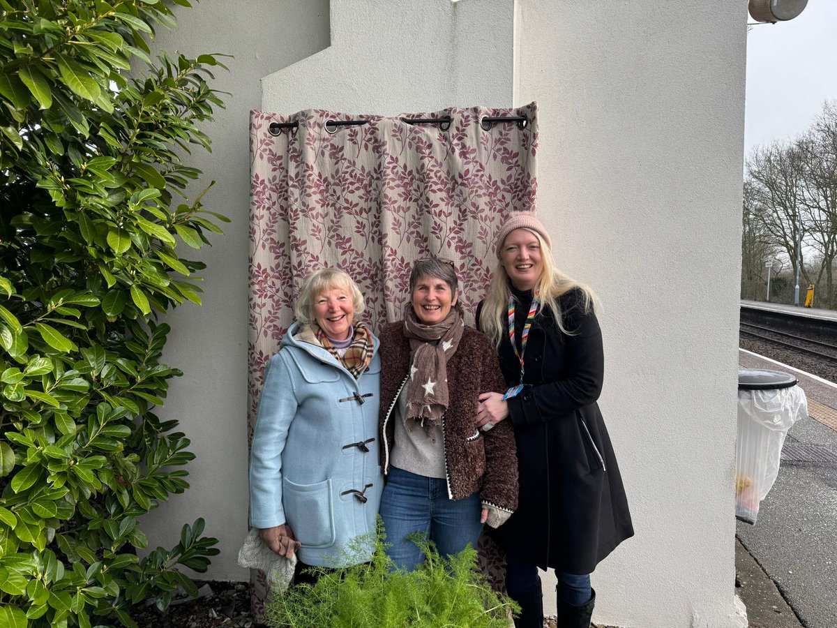 EastSuffolkLine's tweet photo. A mosaic roundel was unveiled today @greateranglia #Westerfield. Adopter Sandy Burn came up with the idea. Entitled 'Pollinators,' it features a butterfly, wasp, hoverfly, bumblebee, beetle & mot. It was inspired by the wildlife seen in the station garden. https://t.co/mxbGweT6J2