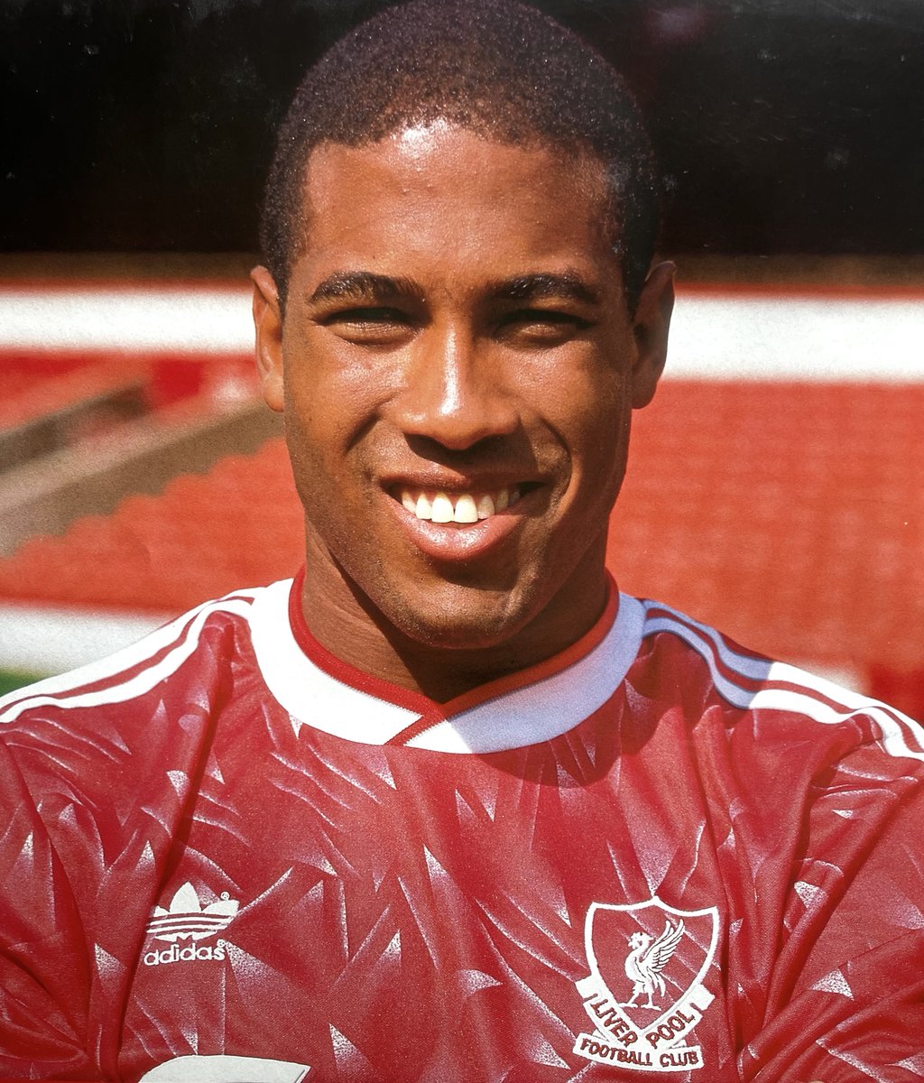 Bjerkestuen's tweet image. John Barnes was everywhere. Running home as a extra left back/defender. The way he stoppet Platt 😍Involved in everything. Feel a bit sorry for Chris Price here. Lovely stuff. His ball control is out this world. And always looking for Rush or Beardo ⚽️