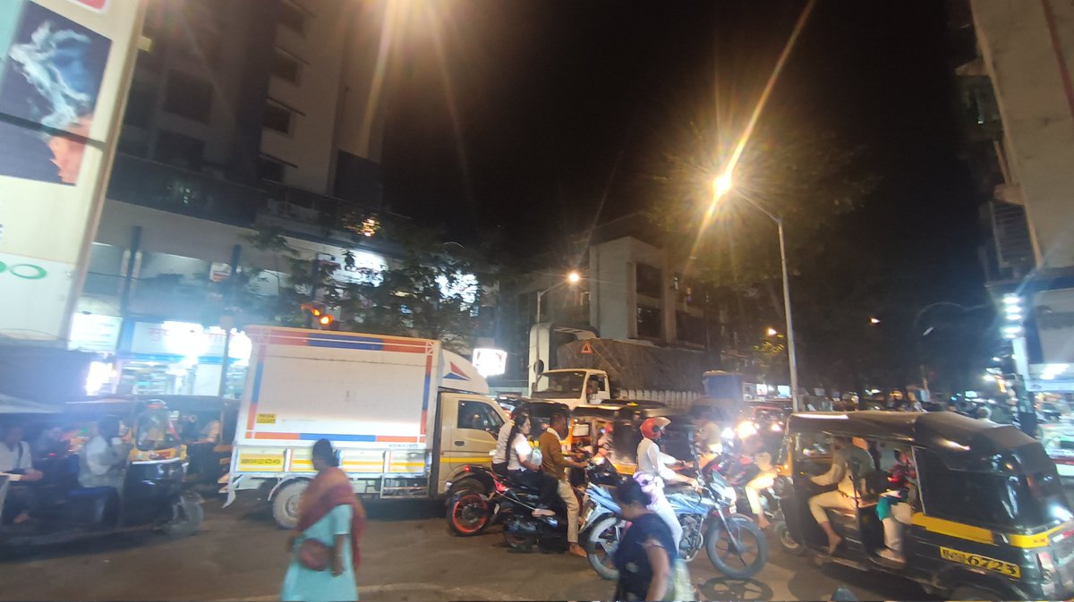 ChaubeyGeek's tweet photo. Everyday heavy traffic near Vimal Dairy, looks like the Traffic Officers are only here to take what they usually take when the opportunity is there and they do not do any real work which "is" there actual KRA 
@My_MBMC @iNarendraMehta @PratapSarnaik @deep9833 @mahesahtre https://t.co/kvqx8Emfkn