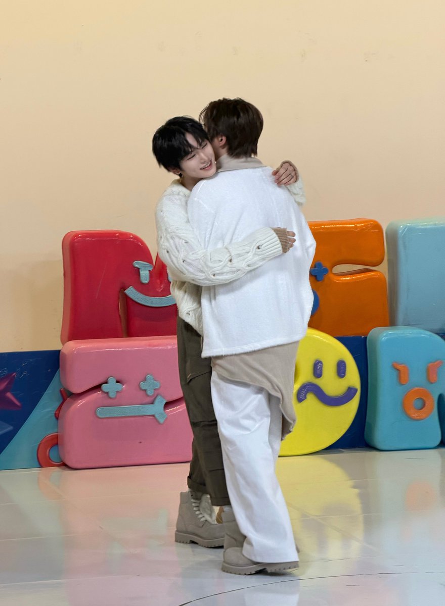 ALD1_official's tweet image. 비하인드~

#ALPHADRIVEONE #ALD1
#알파드라이브원
#ANXIN #안신