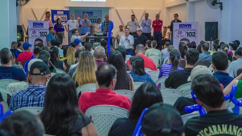 EdwBallesteros's tweet image. Nos reunimos con líderes comprometidos con el futuro de nuestro departamento porque no es una curul lo que está en juego. Es la tranquilidad, la justicia y la libertad de vivir sin miedo. 

Gracias, Bucaramanga, por creer en este proyecto y en el poder de construir juntos. 💙💪🏼…