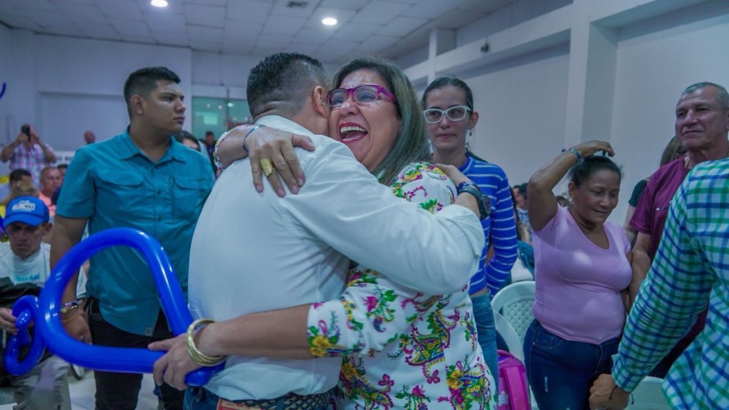EdwBallesteros's tweet image. Nos reunimos con líderes comprometidos con el futuro de nuestro departamento porque no es una curul lo que está en juego. Es la tranquilidad, la justicia y la libertad de vivir sin miedo. 

Gracias, Bucaramanga, por creer en este proyecto y en el poder de construir juntos. 💙💪🏼…
