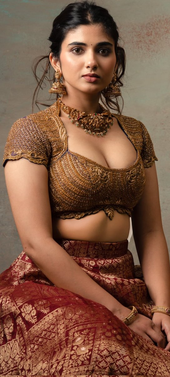 Lovely_Queens1's tweet image. #PragyaNagra