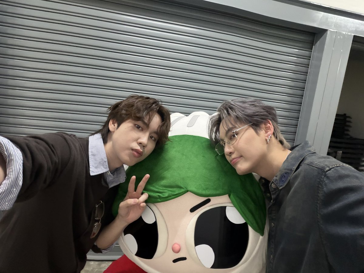 ขอบคุณทุกคนที่เสียสละเวลามาหาพวกเรานะค้าบ ทั้งด้อมบุ๋นเปรมและด้อมเพื่อนบ้านด้วยน้า มีความสุขมากๆเลยวันนี้ นานๆเจอกันทีมันทำให้คิดถึงขนาดนี้นี่เอง เลิกดึกกลับบ้านกันดีๆน้า ไว้เจอกันอีกนะครับ 
🫶🏻🫶🏻🫶🏻
 #สนามอ่านเล่น2026xBounPrem