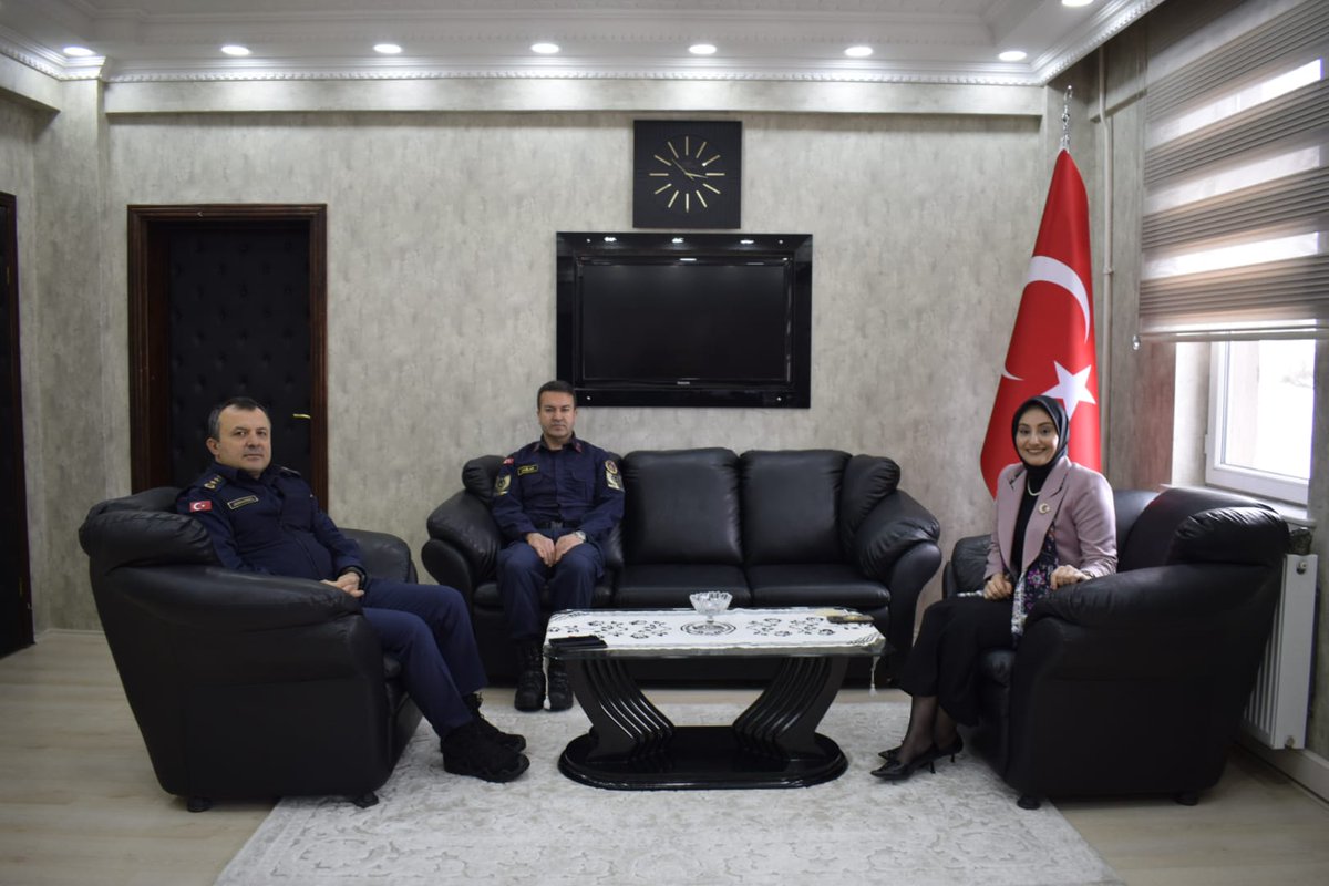 📌Kastamonu İl Jandarma Komutanı J.Kd. Alb. Sn. Hikmet UZ ve İlçe Jandarma Komutanımız Kd. Bçvş. Hüseyin ÇAĞLAR, Kaymakamımızı ziyaret etti. 
Nazik ziyaretlerinden dolayı kendilerine teşekkür ederiz.
