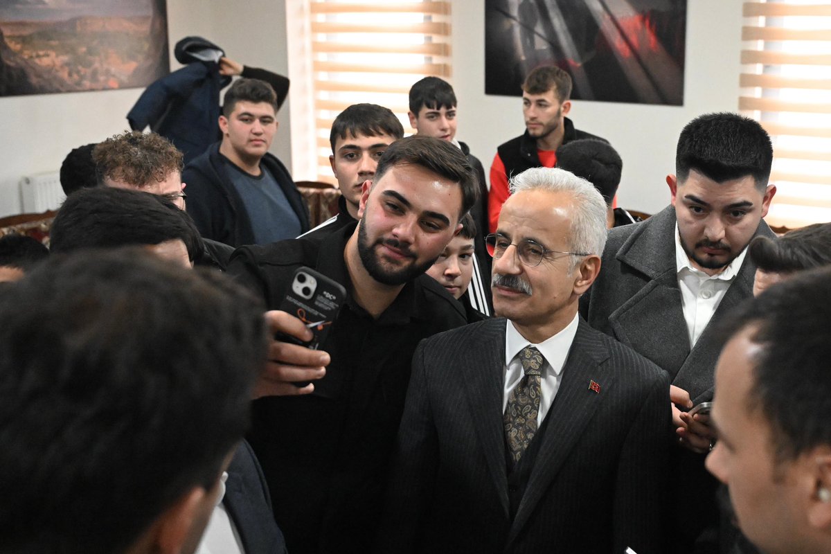 a_uraloglu's tweet photo. 📌 AK Parti Gençlik Kollarımızın çay davetine icabet ettik.

Gençliğin bitmeyen enerjisi ve kararlılığıyla büyük hedeflerimize doğru emin adımlarla ilerliyoruz.

📍Aksaray

#TürkiyeHızlanıyor 🇹🇷 https://t.co/JJZmTGuDzm