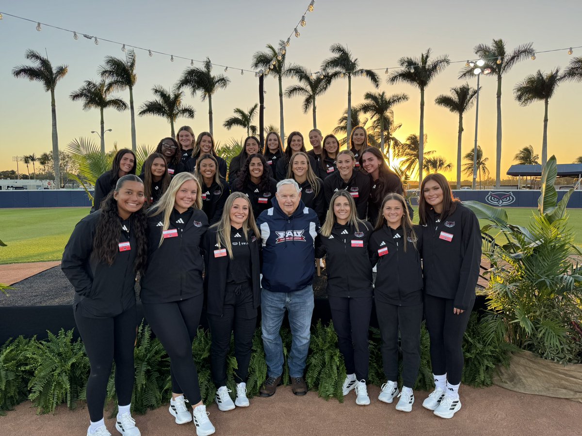 Last night was filled with love, lights, palm trees, sunsets, and group of humans 𝗔𝗟𝗟 𝗜𝗡 for this program. 

𝗗𝗜𝗡𝗡𝗘𝗥 𝗢𝗡 𝗗𝗜𝗔𝗠𝗢𝗡𝗗 𝗬𝗢𝗨 𝗪𝗘𝗥𝗘 𝗦𝗣𝗘𝗖𝗜𝗔𝗟

Paradise is the place to be ❤️