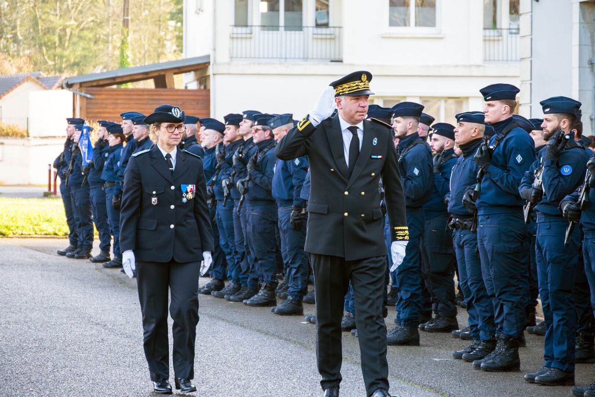 Image de Préfet de la Sarthe - #Sécurité | 81 ans d'engagement pour la CRS 10 👮‍♂️

Ce matin, M. Sébastien Jallet, préfet de la #S