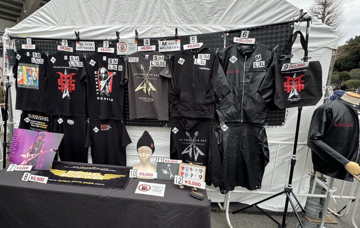 J7uXecoZRzUhtT3's tweet photo. #MichaelSchenker の #日本武道館
公演に参戦して来た❗️
武道館で観るのは、1981年のMSG
初来日公演以来😊
今回はUFO時代の楽曲に特化した
内容で、#StrangersInTheNight を
あたかも体験しているかの様な
圧巻のパフォーマンスだった‼️😆
やはりMichael には #Gibson のVの
方が良く似合うな😉🤘 https://t.co/hz4ajoMmh5