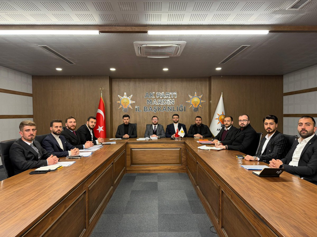 📍 AK Parti Mardin İl Başkanlığı
AK Parti MKYK Üyemiz ve Güneydoğu Anadolu Bölge Koordinatörümüz
Sn. Ferdi ŞENEL ile
AK Parti Mardin İl Gençlik Kolları Başkanımız
Sn. Süheyl UÇAR başkanlığında,
ilçe gençlik kolları başkanlarımızın katılımlarıyla haftalık olağan toplantımızı