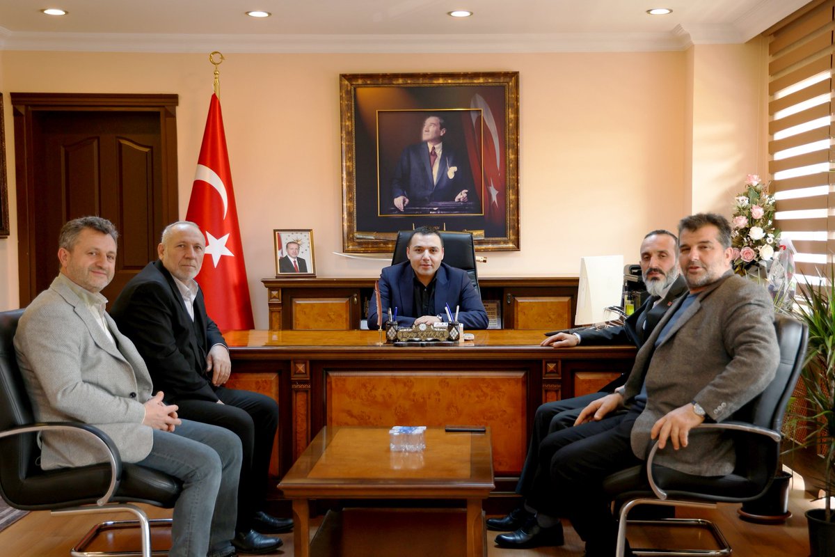 Saadet Partisi İlçe Başkanı Azem Emanet ve ilçe teşkilatı Kaymakamımız Eyüp Kaykaç’ı ziyaret etti.
Kaymakamımız, nazik ziyaretlerinden dolayı kendilerine teşekkür etti.