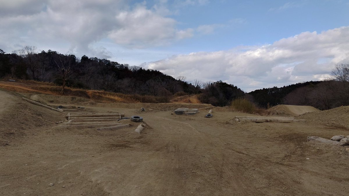 今日は仕事で下市さん行ったけど、何やら楽しそうなセクションできてるではありませんか👀

またRRとKXで遊びに行こう🤤

阪下さんも良い感じにリフォームしてくれて楽しくなってまいりました。

みんなが遊んでた坂をモッサーでバチ登りして気持ちよかった😭