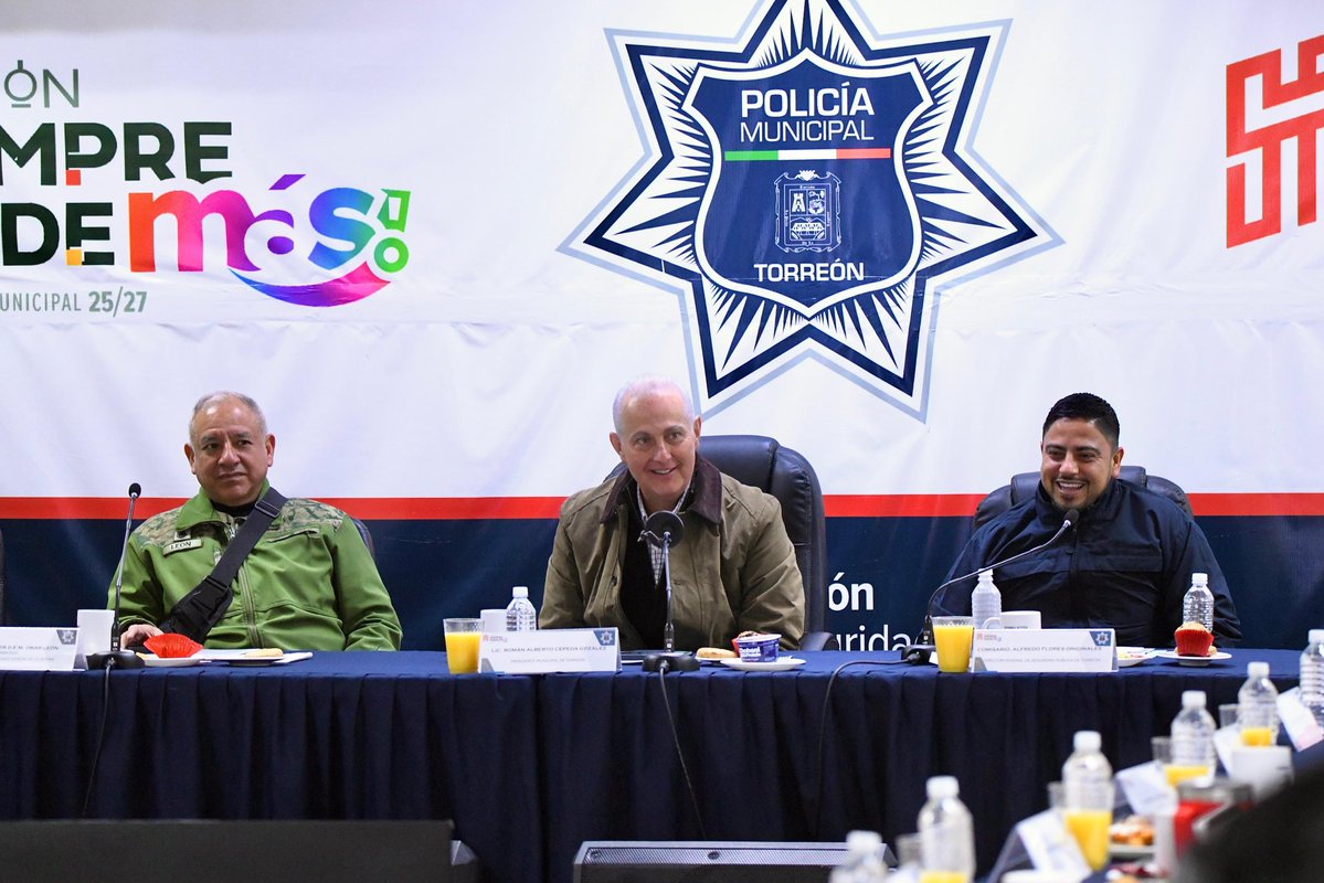RomanCepeda's tweet image. Iniciamos el miércoles con la reunión semanal de seguridad, trabajando de manera coordinada con los tres órdenes de gobierno para fortalecer estrategias y acciones que mantengan seguro a nuestro querido #Torreón. ¡Excelente día! #TorreónSiemprePuedeMás 👊 #CoahuilaPaDelante