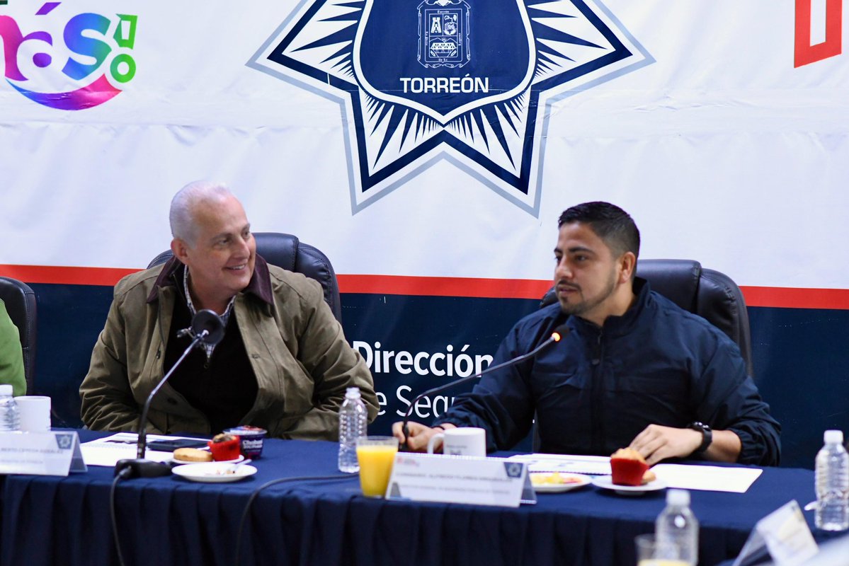 RomanCepeda's tweet image. Iniciamos el miércoles con la reunión semanal de seguridad, trabajando de manera coordinada con los tres órdenes de gobierno para fortalecer estrategias y acciones que mantengan seguro a nuestro querido #Torreón. ¡Excelente día! #TorreónSiemprePuedeMás 👊 #CoahuilaPaDelante