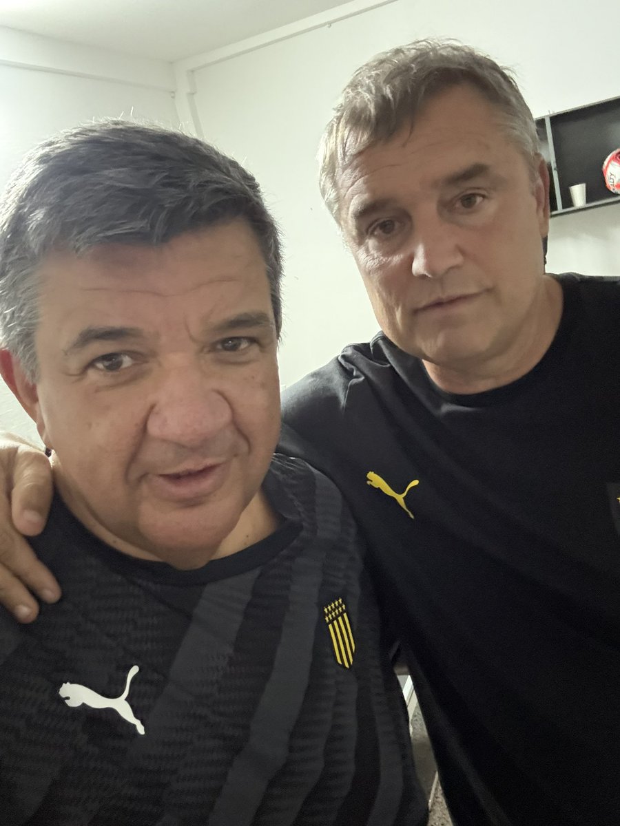 Porque cuando más nos necesitas , más hay que alentar y apoyar.  La única prioridad es volver a ser campeones.  A no distraernos en objetivos menores . El domingo nos volvemos a ilusionar . Viva siempre y a pesar de los pesares , nuestro querido  Peñarol. !!!