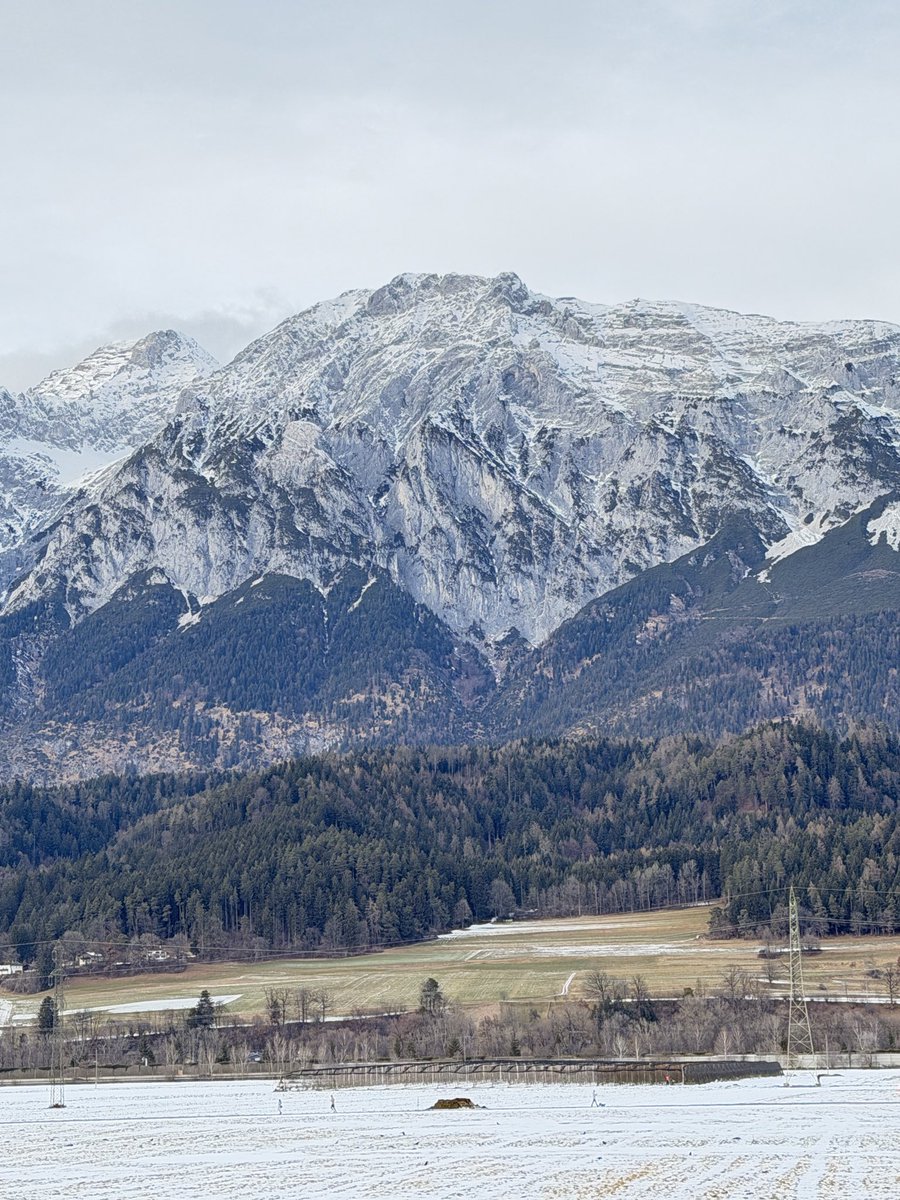 itzmarkkhan's tweet photo. Mountain 🏔️ Innsbruck 🇦🇹😁#NicolasMaduro #justicapororelha #nieve #TheViralHitsAwards2025 #MertRamazanDemir #LMSY #LMSY #austria https://t.co/k9kNE74CuL