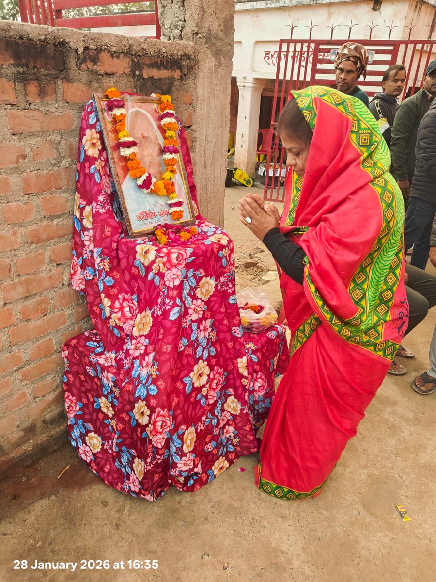manju27bjp's tweet photo. अपनी विधानसभा क्षेत्र बिधूना मे अपनो के सुख-दुःख में।
#manjusingh #bidhuna #bjp https://t.co/f3vyxIJLJJ