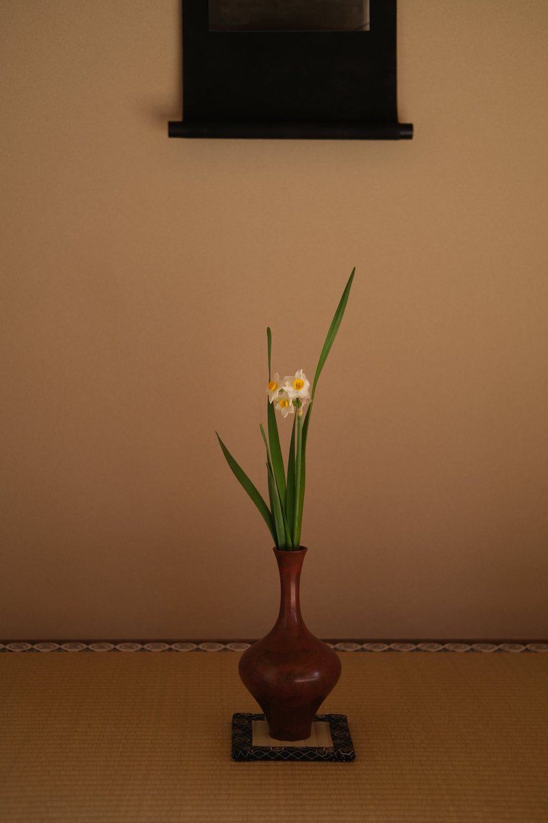 IaIGallery's tweet photo. 今回も素晴らしいアーティストとのコラボレーションをすることができました。
美しい炉縁と茶碗、掛け物の組み合わせを楽しまれたお客様の笑顔が印象的なイベントとなりました。 https://t.co/bdCgXtv9uz