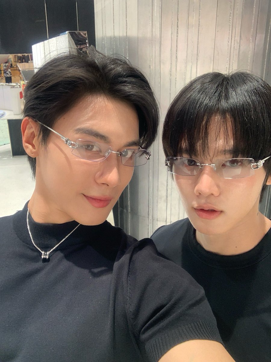 JARUKiTzX96's tweet photo. 👓
#ToptapMinlee https://t.co/wxL8jAho0A
