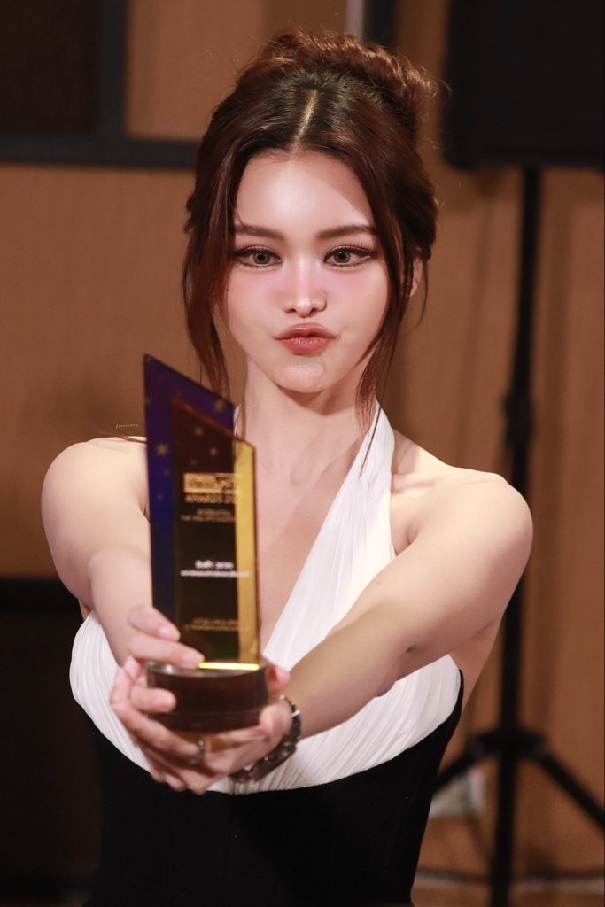 EWaraha's tweet image. ของพวกแกด้วยนะ ให้ 🥇 #ENGFAxTheViralHitsAwards25