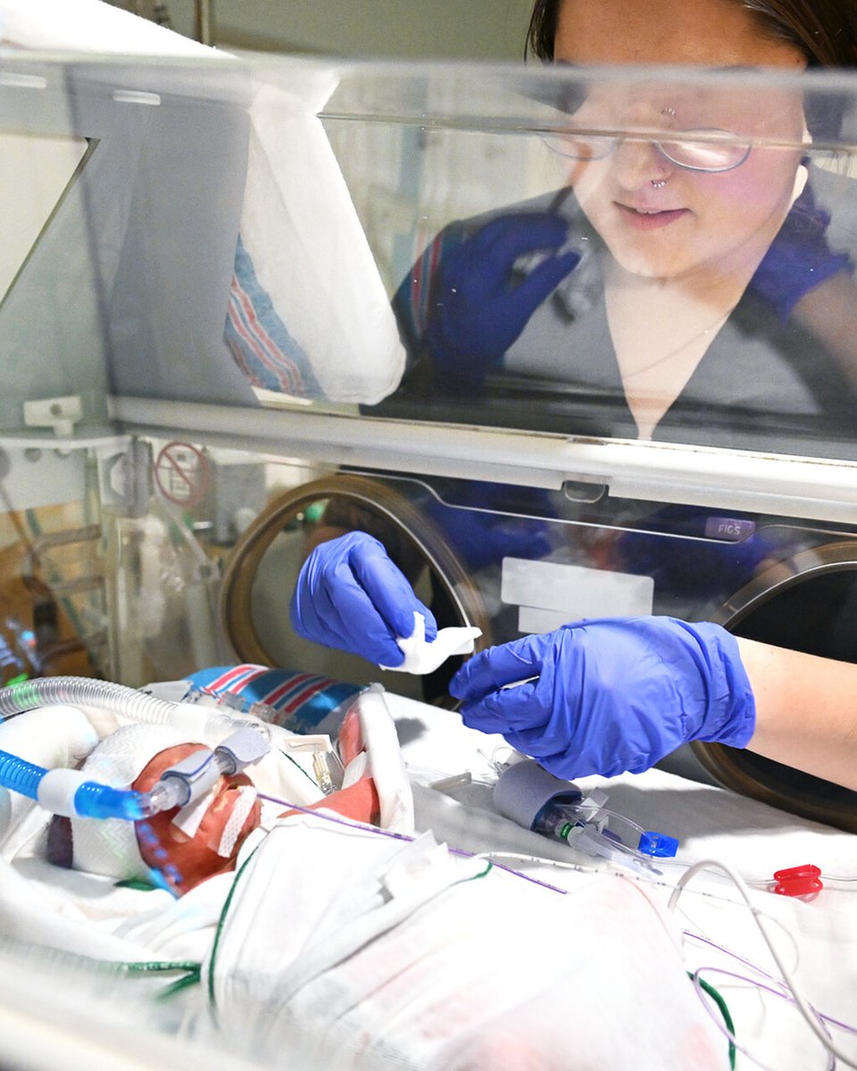 Jessica and John planned for one or two more kids — and welcomed five. 💙

Golisano Children’s Hospital of Buffalo provided expert care for Jessica’s high-risk pregnancy and delivery.

Read their story: ochbuffalo.org/news/read/One-…