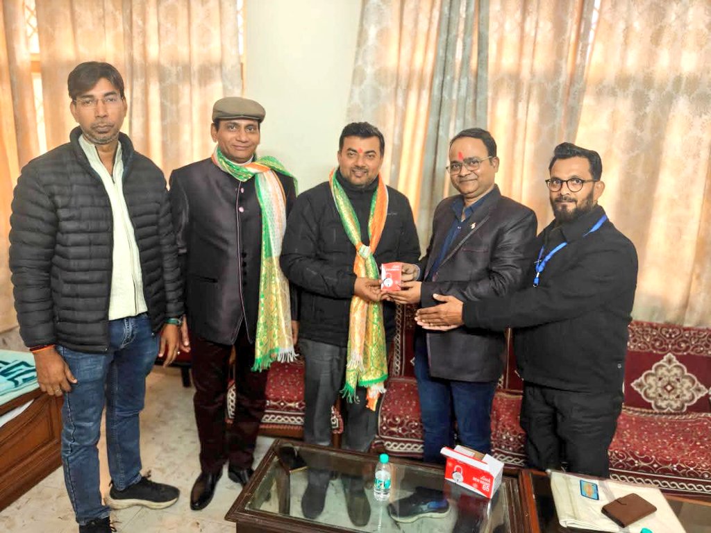 zakir_bharti's tweet image. #Aligarh दिल्ली सदर विधायक @SomduttAAP #AISMNF के कार्यक्रम में आना हुआ।
टाइगर कमाण्ड के संपादक योगेश भारद्वाज ने उनको अलीगढ़ के ताला #linkLock भेंट किया। उनके साथ @AapkaVipin3831 और #SonuSingh भी मौजूद रहे। 
पंडित एसके भारद्वाज संपादक स्वराज अभियान भी मौजूद रहे।
@AamAadmiParty