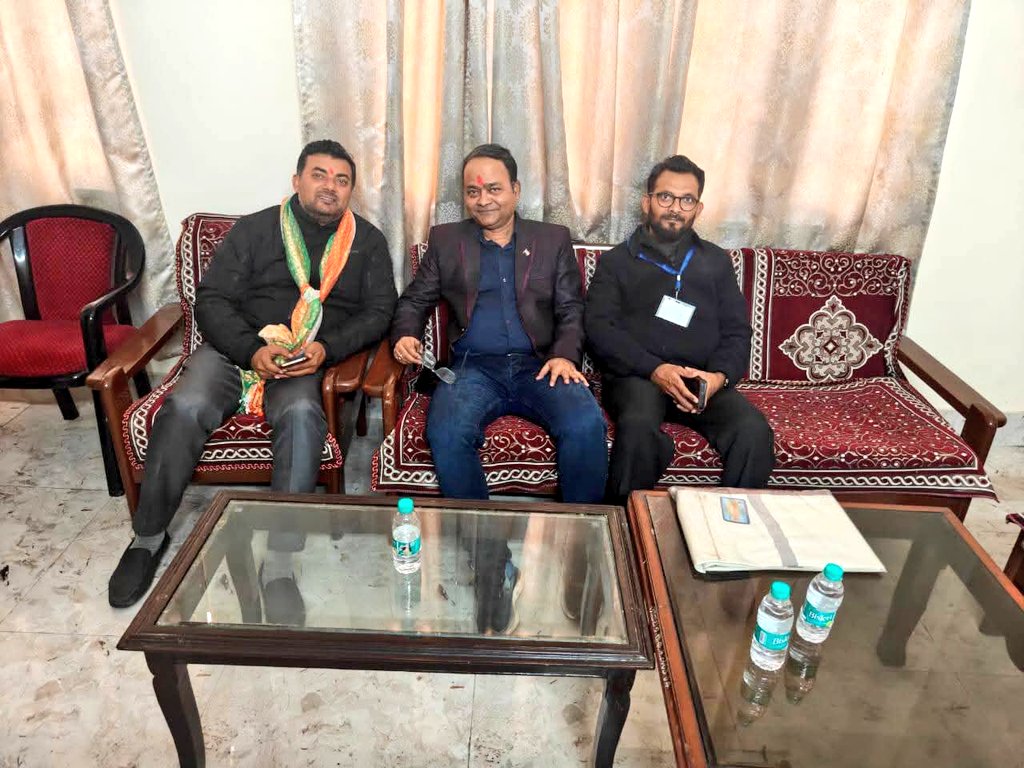 zakir_bharti's tweet image. #Aligarh दिल्ली सदर विधायक @SomduttAAP #AISMNF के कार्यक्रम में आना हुआ।
टाइगर कमाण्ड के संपादक योगेश भारद्वाज ने उनको अलीगढ़ के ताला #linkLock भेंट किया। उनके साथ @AapkaVipin3831 और #SonuSingh भी मौजूद रहे। 
पंडित एसके भारद्वाज संपादक स्वराज अभियान भी मौजूद रहे।
@AamAadmiParty