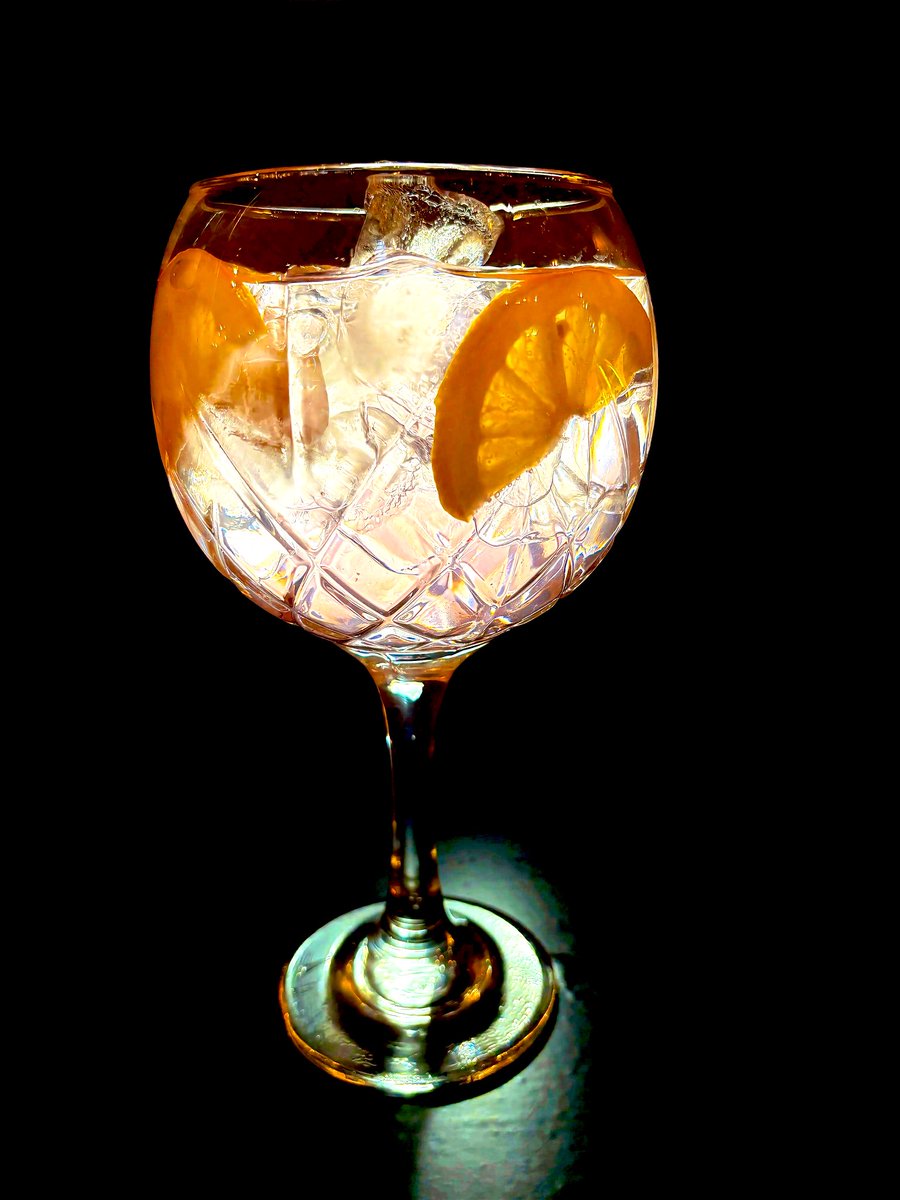 Bar78Bublina's tweet photo. #suchyunor se kvapem blíží, i proto jsme se rozhodli do naší nabídky zařadit tři nealko drinky, které si můžete večer před/po představení na Jatkách78 u nás v @BUBLINABAR dát.

👉 nealko gin tonic
👉 nealko aperol
👉 Cranberry kiss (nealko vermut, brusinkový džus, mandlový sirup) https://t.co/d7ZDTCkCDF