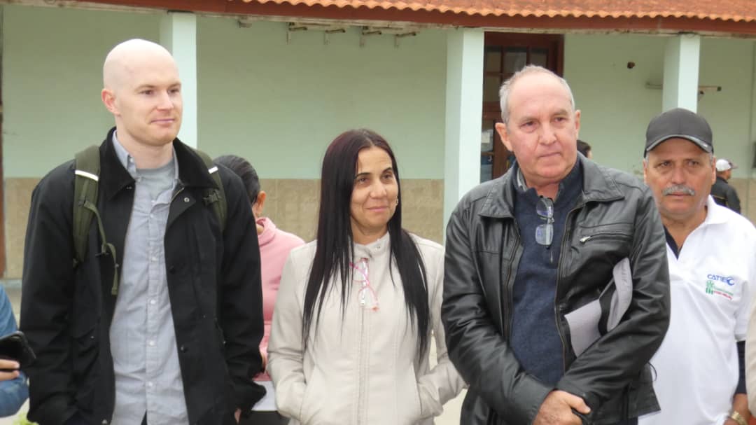 Sa5Tania's tweet photo. 🌲 Inicia en el #AulaEducativa del #ProyectoCIENPINOS en el Centro Universitario Municipal de #LaPalma el intercambio de la 
👉 Delegación de la Agencia Sueca de Cooperación Internacional para el Desarrollo #ASDI #IndioHatuey #catie https://t.co/puovWXOuFZ