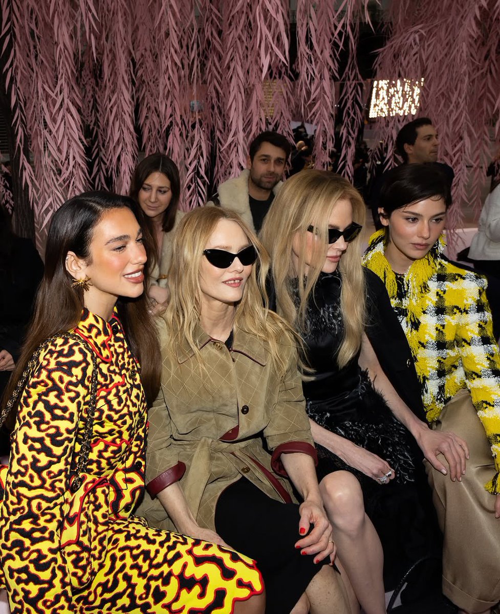 DUALIPA's tweet image. 🍄 @CHANEL est pour la femme du monde