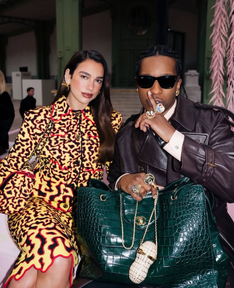 DUALIPA's tweet image. 🍄 @CHANEL est pour la femme du monde