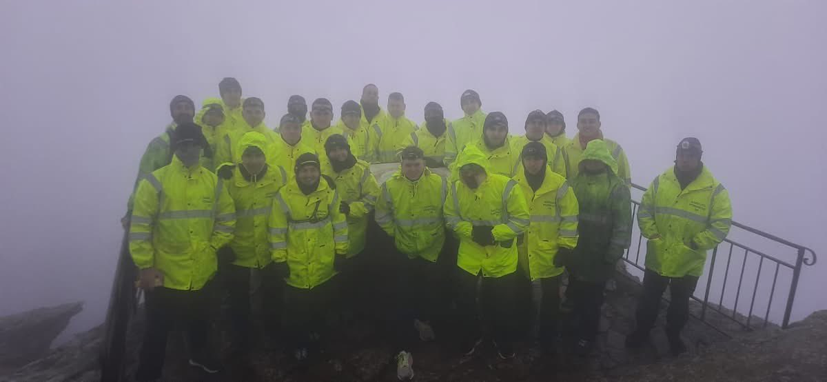 PompiersHerault's tweet image. #Balade|| Les nouvelles recrues de sapeurs-#pompiers du #SDIS de l’#Hérault en Formation Initiale &amp;amp; de Professionnalisation ont quitté le temps d’une nuit leur base au #PPESU pour rejoindre le sommet du mont Caroux 1091 mètres d’altitude après 42 Kms de marche en autonomie