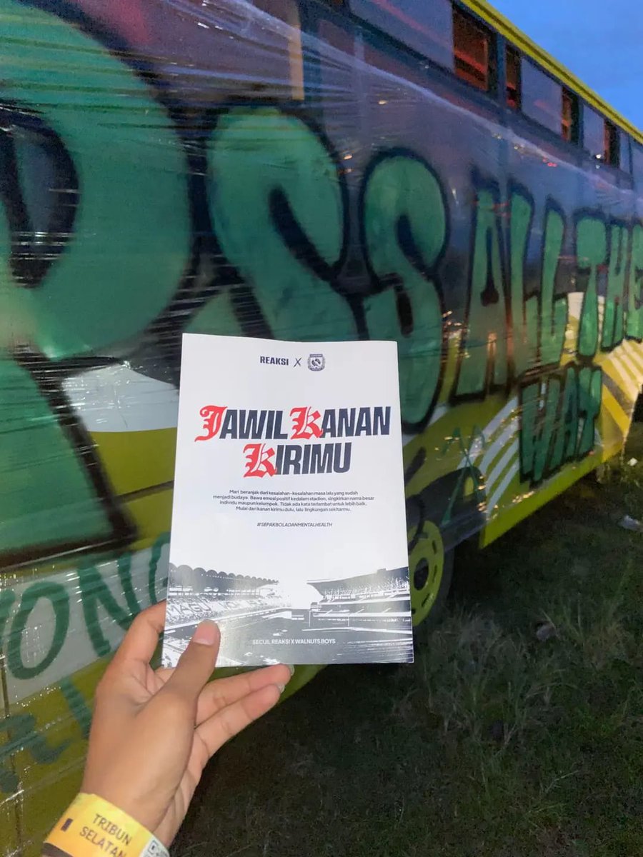 walnutsboys_'s tweet photo. Barangkali kawan-kawan disini ada yang ini membaca tulisan sederhana kami bersama @secuilreaksi secara online silahkan kunjungi link berikut : 

https://t.co/nSdHW0Rljd

Matur Suwun.

Sumber dokumentasi : 
1. (@mekalishaa)
2. (@davdarya) https://t.co/7zTGp24MsQ