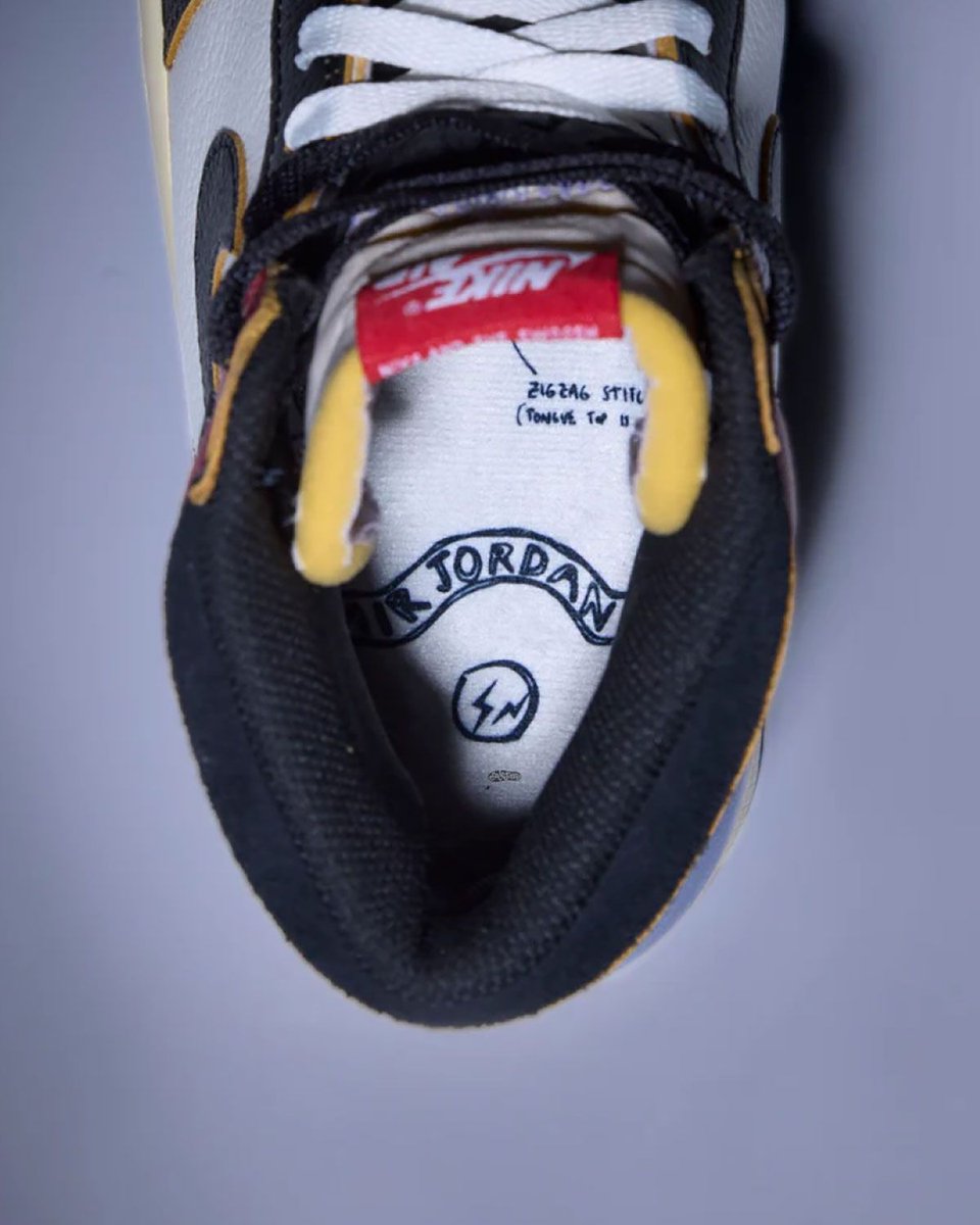 Sneaker News tweet media