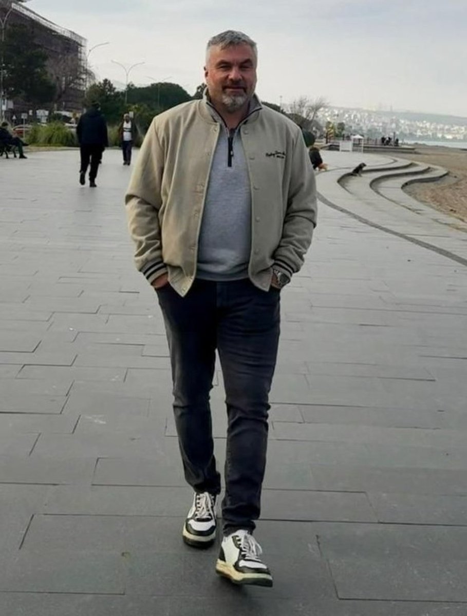 Samsunspor Teknik Direktörü Thomas Reis, "Keşke ligde 5 tane benzeri olsa" dedirtiyor.
Puan kaybında bahane üretip ağlamıyor. Başarıyı tüm camiya mal edecek kadar samimi bir tevazu içinde.