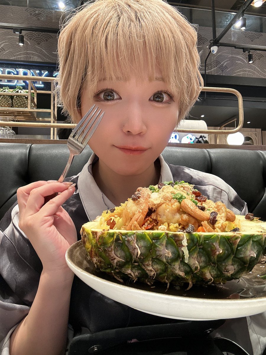 配信ありがとうでした！

こちらが話題に出た盛り盛りパイナップルチャーハン ข้าวผัดสับปะรด (カオパット・サパロットっていうらしい)です🍍🇹🇭